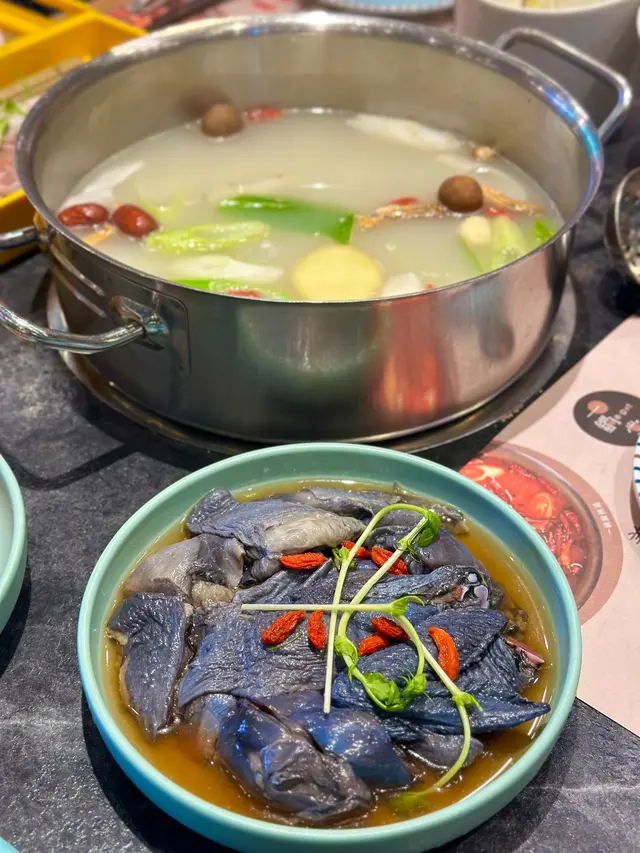 滋潤藥膳烏雞鍋