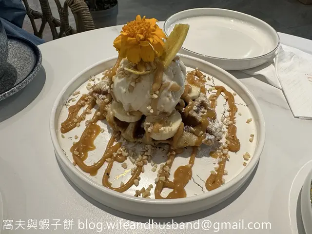 海鹽焦糖香蕉牛角包窩夫配花生醬雪糕