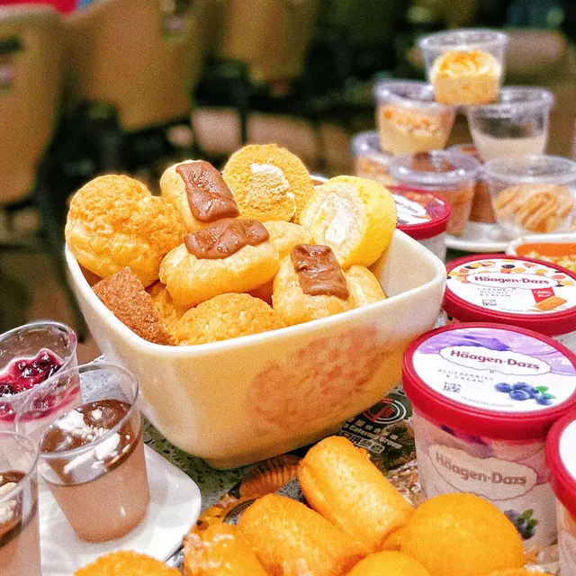 雪糕仲係Häagen-Dazs!作為泡芙女孩👧🏻最愛就係爆餡小泡芙!