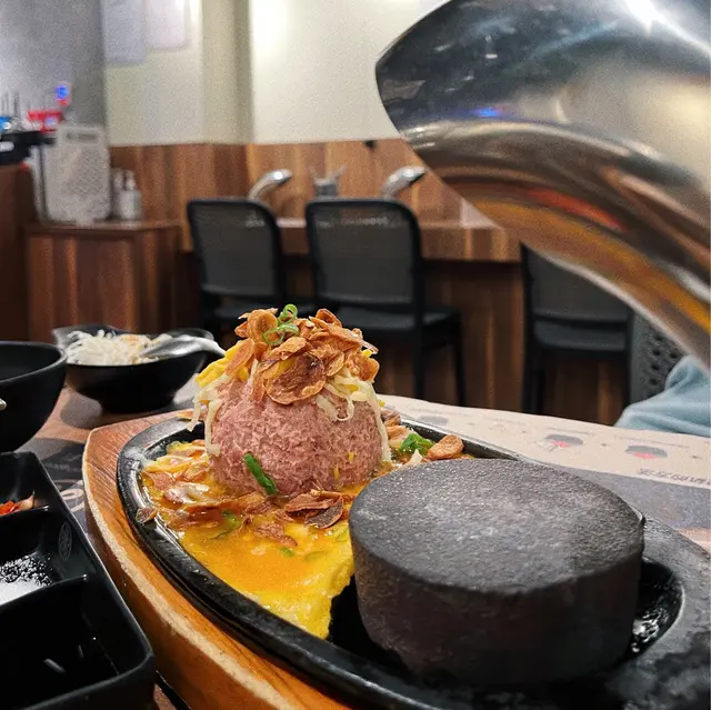 芝士蛋蒜和牛漢堡扒