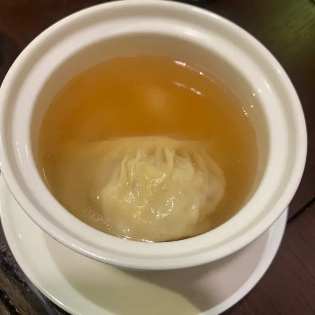 燕窩瑤柱海皇灌湯餃