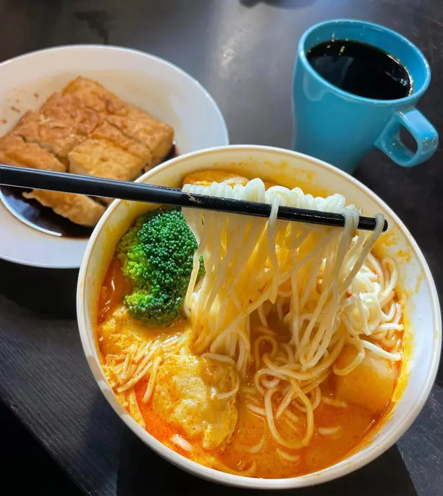 娘惹咖哩辣湯麵配全素食
