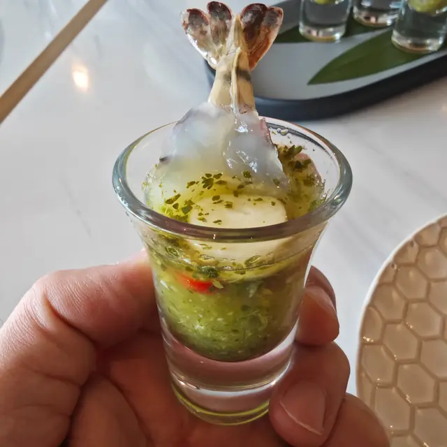 泰式生蝦刺身配酸辣青汁