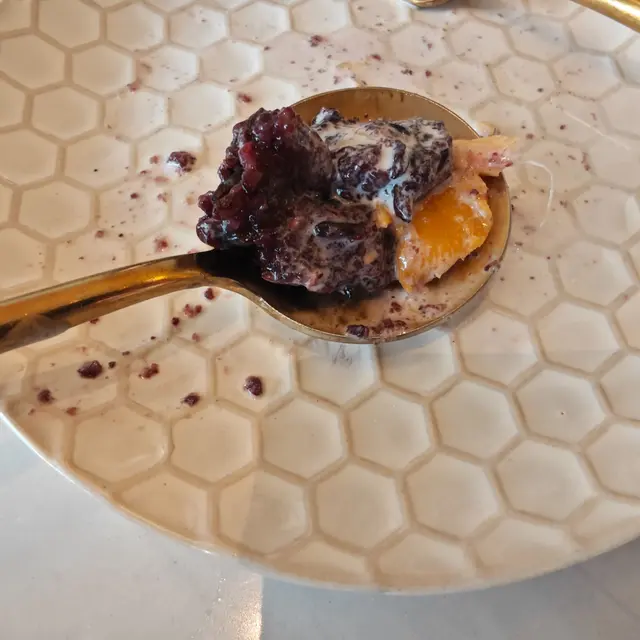 椰汁芒果黑糯米飯