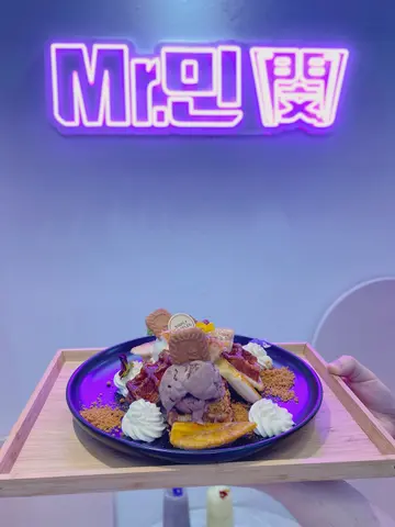 香蕉焦糖牛角窝夫配雪糕