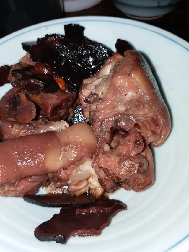 何首烏黑豆燉豬手