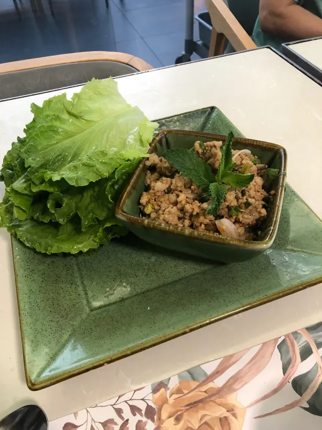 醃肉碎生菜包