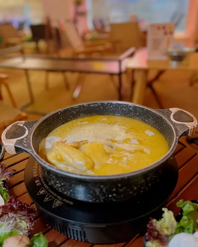 花膠雞鍋(半隻)