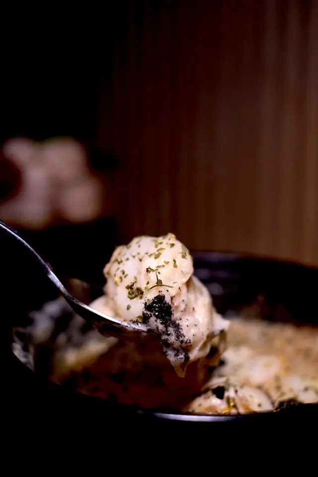 黑松露奶油鮮百合花