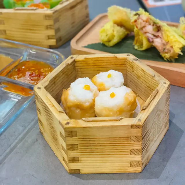  鹹蛋黃墨魚燒賣 