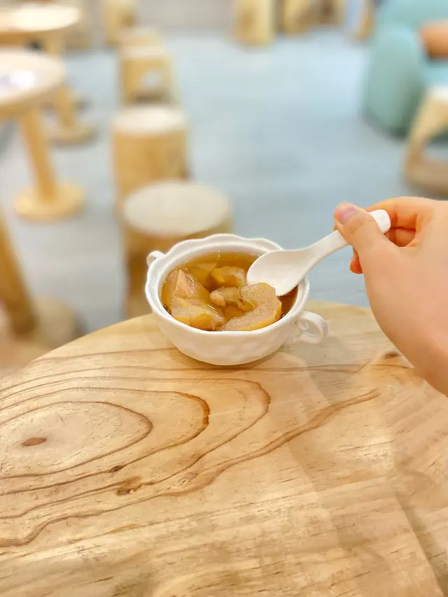 原盅雪梨桂圓肉燉紅棗