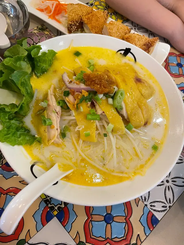 海南雞脾椰汁酸湯檬粉