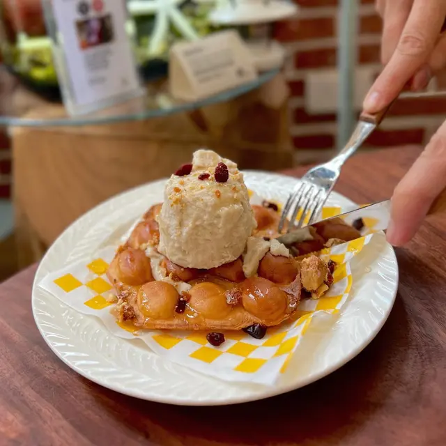 素食豆腐雪糕配雞蛋仔