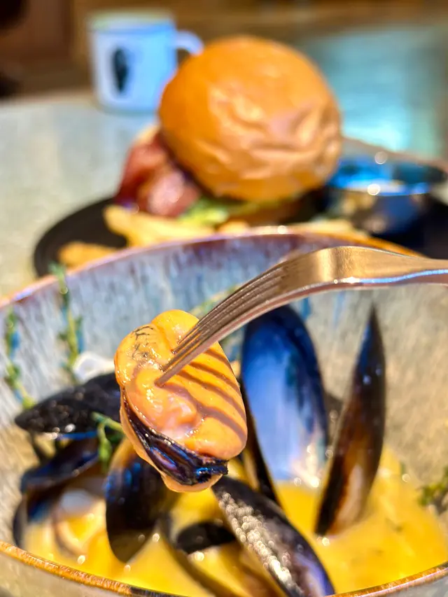 新鮮青口配蒜香白酒牛油汁