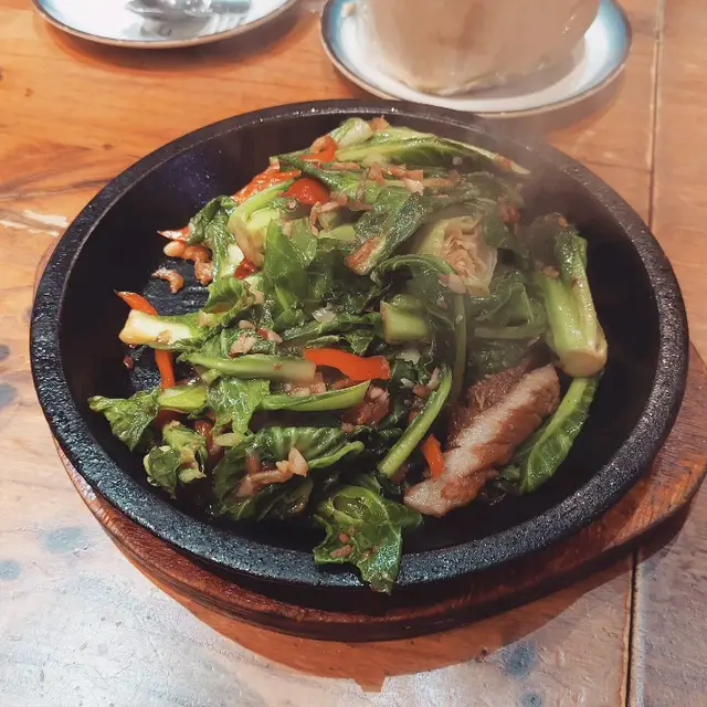 鐵板豬頸肉炒馬拉盞椰菜苗