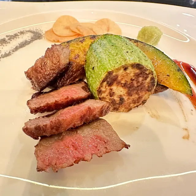 熊本縣A5和王牛煙燻厚燒配翠玉瓜,南瓜,大啡菇