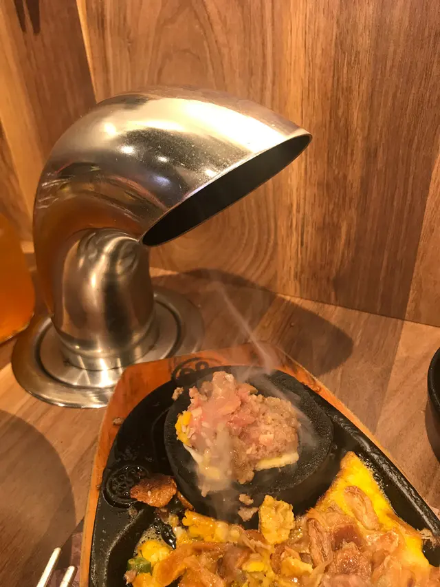 芝士蛋和牛蒜漢堡扒