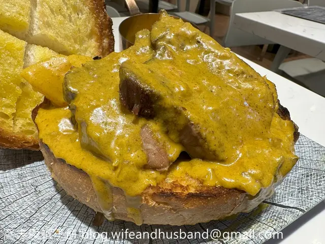 焗農夫咖喱包配咖喱牛脷