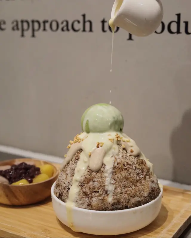 抹茶焙茶奶蓋雪花盛盤