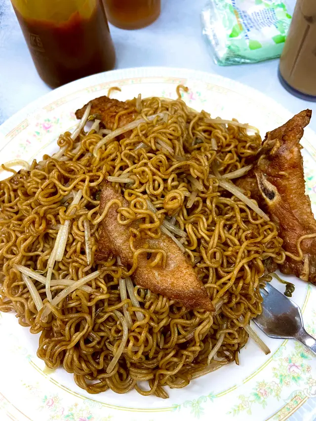 豬扒炒公仔麵