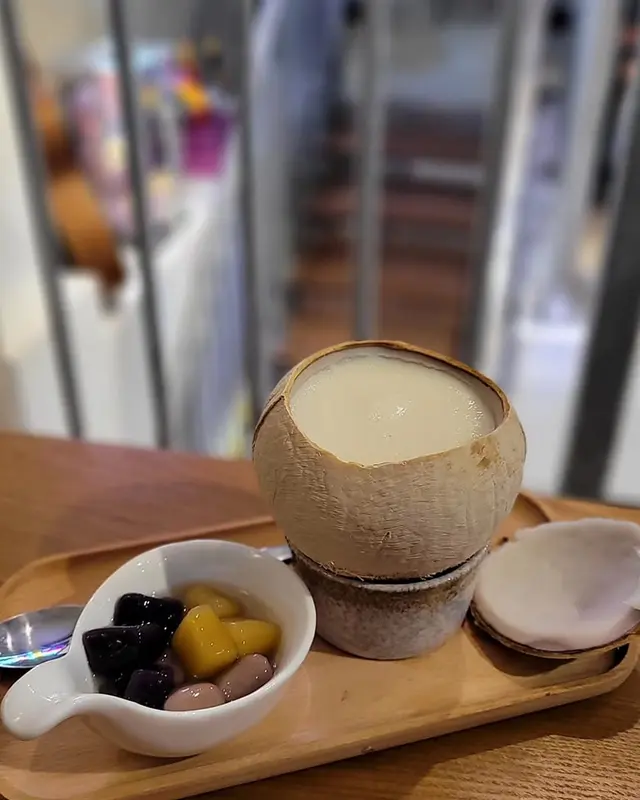 椰皇燉蛋白加芋圓