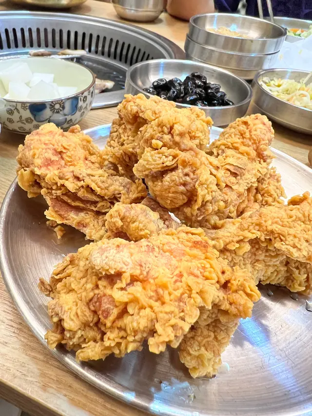 必食        炸雞，夠脆，配埋佢個醬好好味。