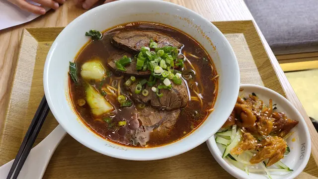 川味牛肉湯麵, 煙燻無骨鳳爪