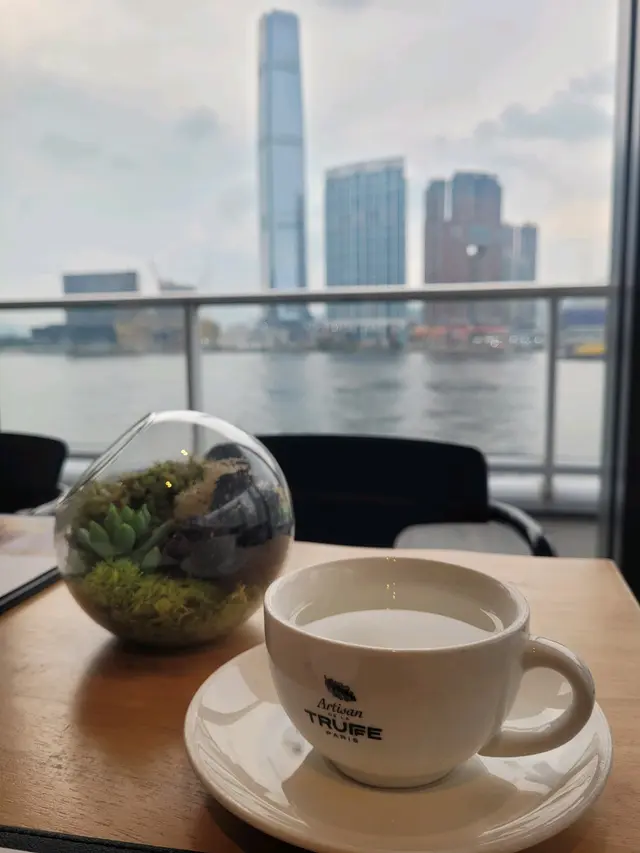 能欣賞著海岸景致用餐