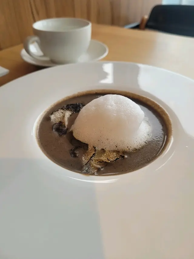 味道濃厚，菇菌味特出。