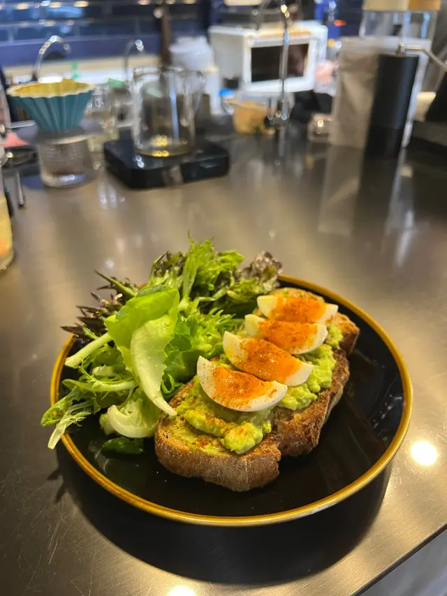 Avacado  Toast  with  Eggs