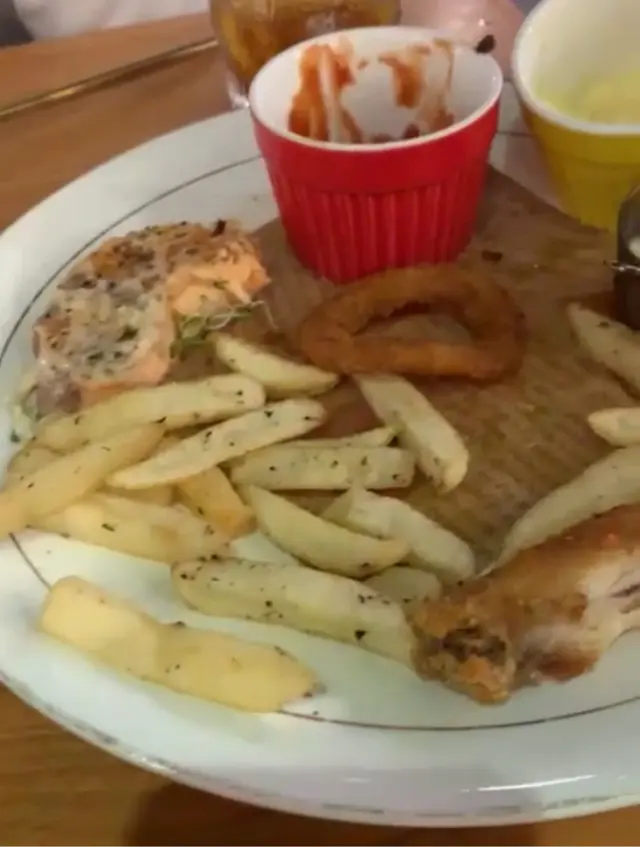 炸物及三文魚扒