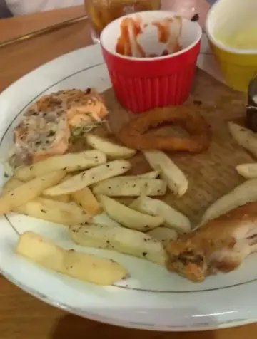 炸物及三文鱼扒