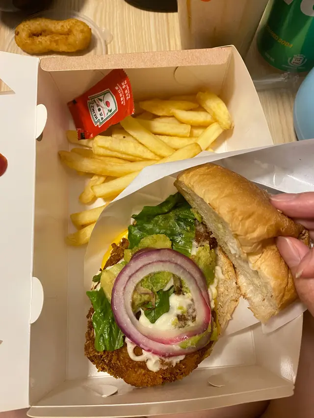 加$8牛油果片得細細塊一片半