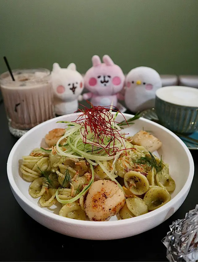 香煎帶子配樱花蝦意式香草醬貓耳朵意粉