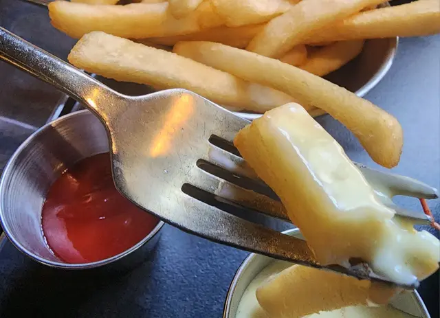 美國A級粗薯條配自家製芥末醬