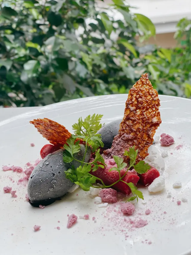 紅桑莓雪芭竹炭朱古力雪糕