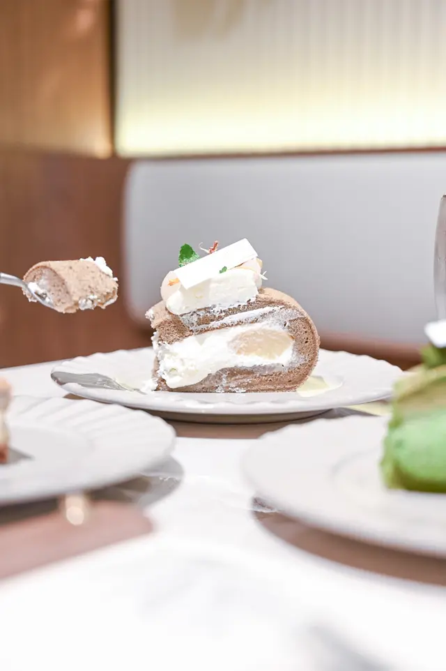 Oolong  Peach  Roll