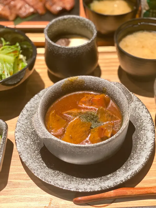 紅酒汁煮牛舌定食