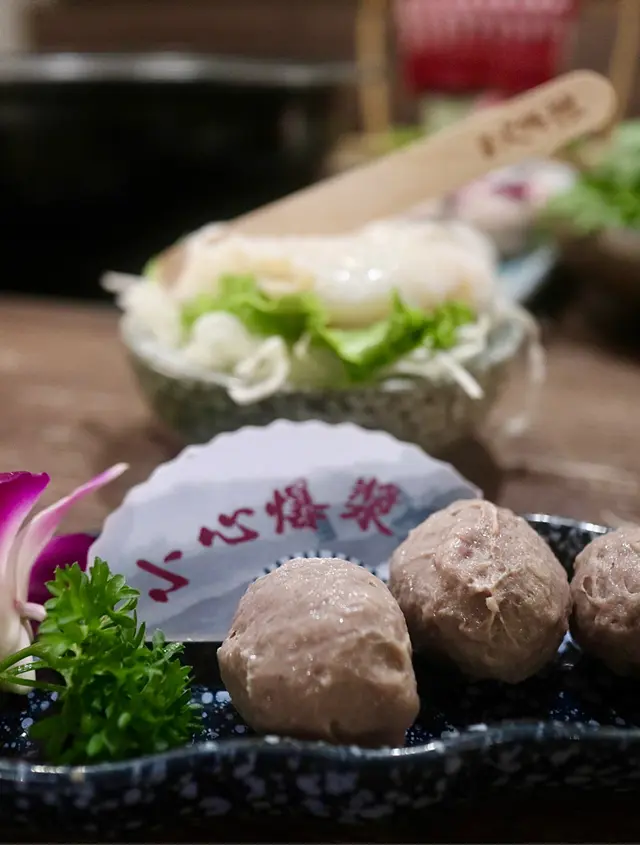 黑松露菌醬爆漿牛丸