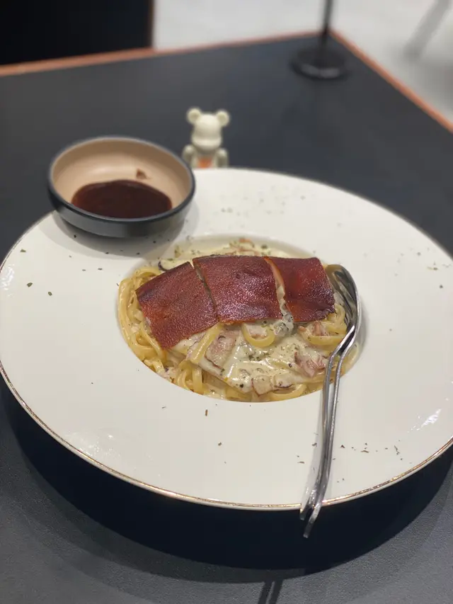 招牌乳豬卡邦尼意粉