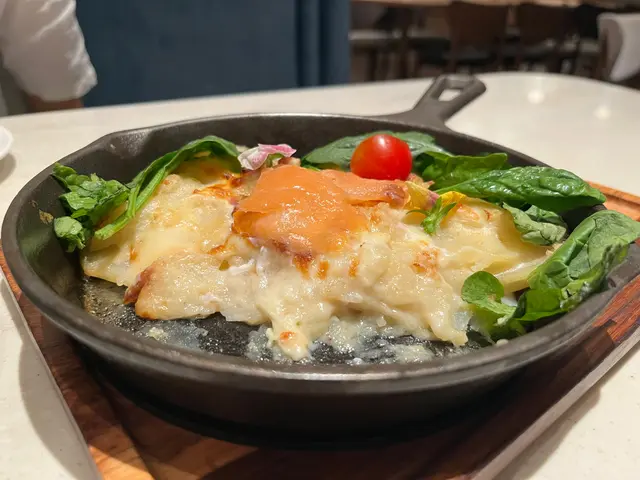 芝士焗薯批配煙三文魚