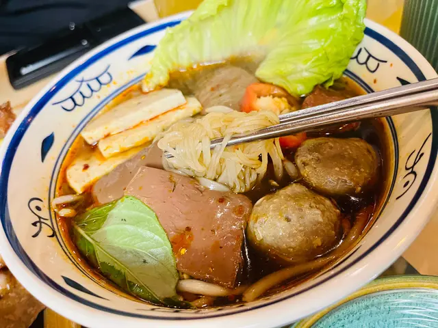 順化麻辣鴨血金邊粉