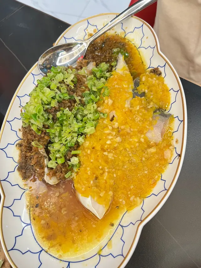 清蒸鯧中之王（家鄉的甜梅菜／秘製黃椒醬）