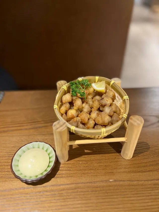 炸雞軟骨粒配蛋黃沙律醬