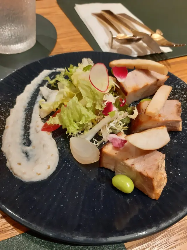 前菜4選1：醬油烤北海道豬腩伴烤茄子蓉・烤雞脾菇・油浸乾蔥肉・日本枝豆 >>> 豬腩好腍，但有少少羶味!