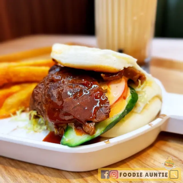 台式甜辣醬牛腱刈包配地瓜條