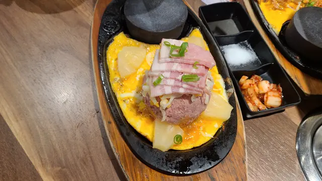 菠蘿煙肉和牛漢堡扒