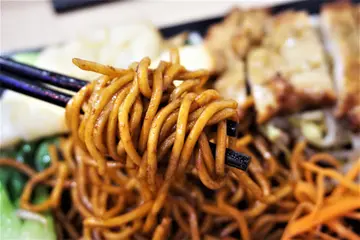 香茅猪扒黑酱油马拉干捞面