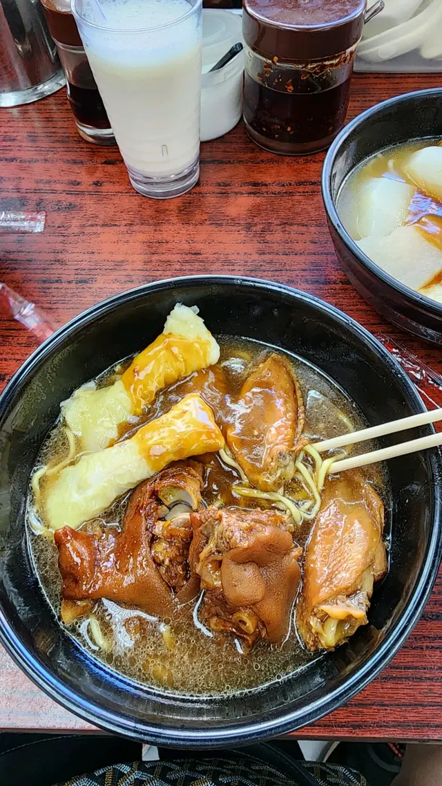 個伊麵未煮熟 墨魚卷亦都唔好食