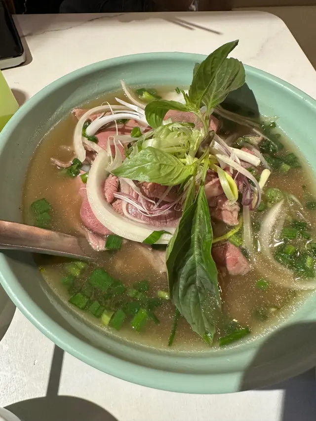 越式生牛肉湯河粉